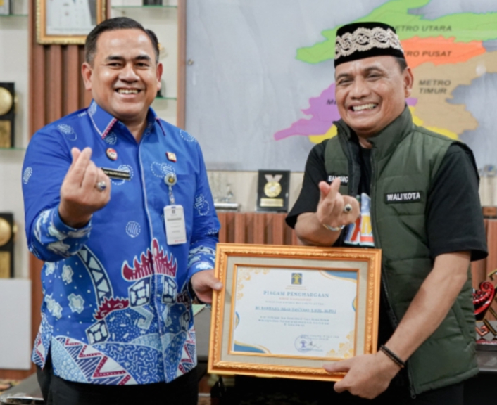 Wali Kota Metro Terima Penghargaan dari Kementerian Hukum RI