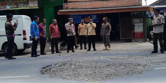 Walikota Metro Sidak Langsung Disemua Titik Ruas Jalan Yang Rusak